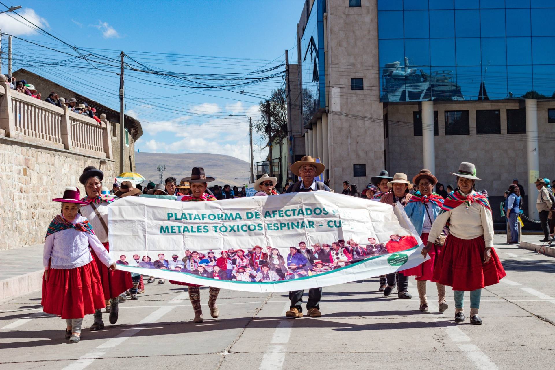 Espinar marchó por la vida, el agua y por un ambiente sano